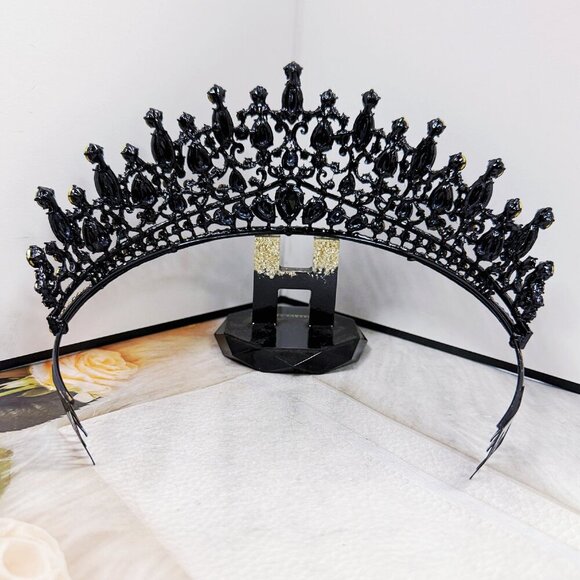 Gothic Wedding Headpiece, Witch Queen Tiara, Black Crystal Tiara, Halloween Gift - Picture 6 of 10